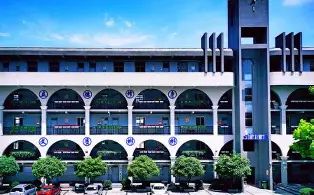 武汉市第六十八中学校区在哪 在什么区？