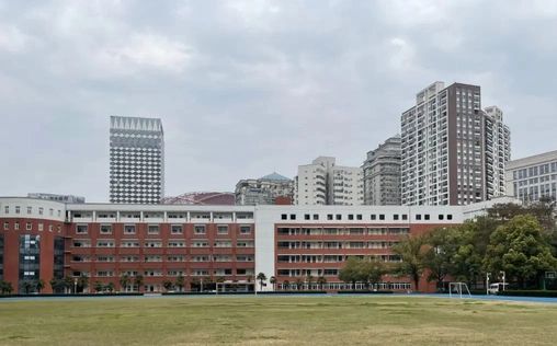 湖北省水果湖高级中学校区在哪 在什么区？