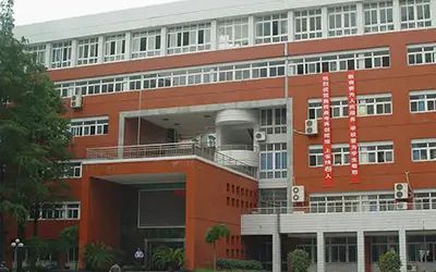 湖北省水果湖高级中学简介概况（建校历史、地址、师资、校训、环境）