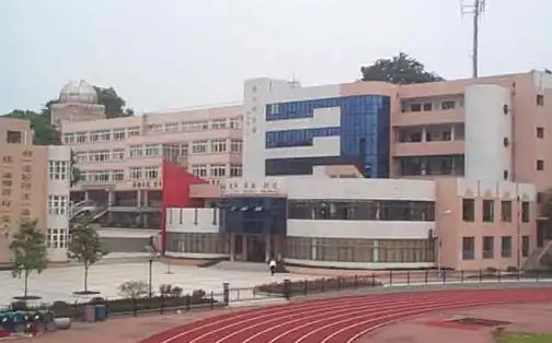 武汉市第十四中学是公立还是私立 是重点中学吗？