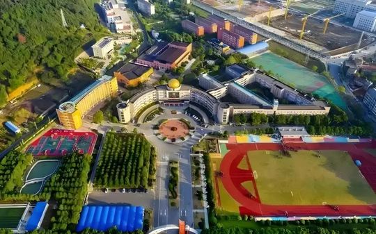 武汉市江夏区第一中学校区在哪 在什么区？