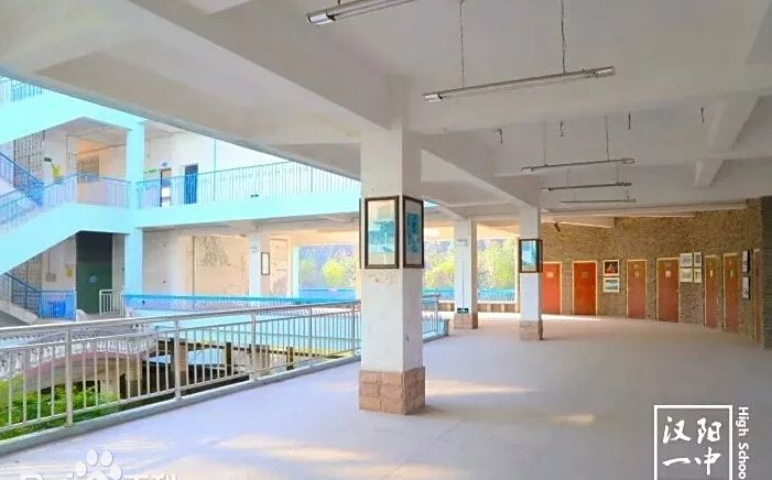 武汉市蔡甸区第一中学是公立还是私立 是重点中学吗？