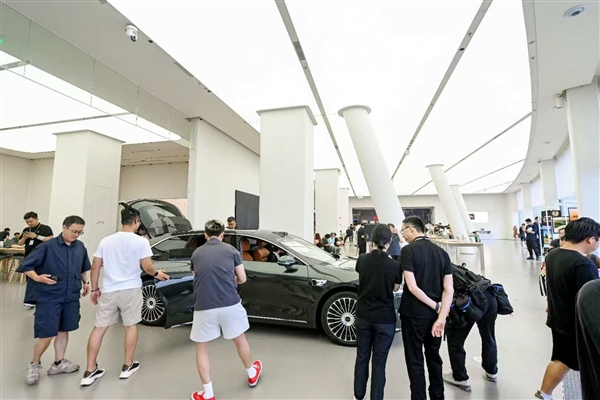 享界S9T展车已进店：预售24小时订单已突破两万 预售价32.8万起