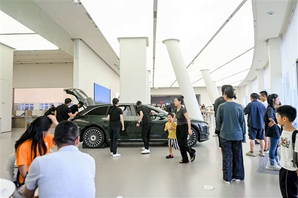享界S9T展车已进店：预售24小时订单已突破两万 预售价32.8万起