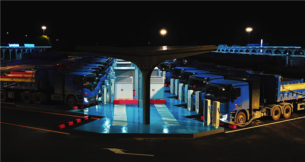 全球首个百兆瓦级重卡超充站发布:华为方案 5分钟补能百公里!