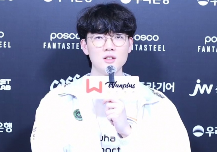 Viper：今年S赛在中国，很想吃黄焖鸡/煲仔饭，米线店有机会就去