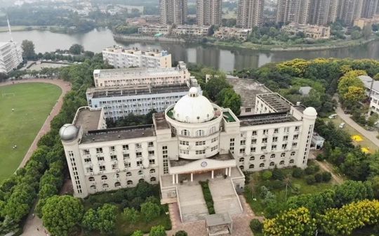 武汉睿升学校是公立还是私立,是重点中学吗？
