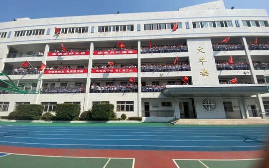 武昌文华中学是公立还是私立 是重点中学吗？