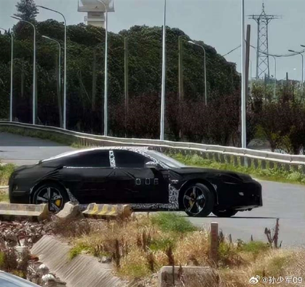若定价40万你买吗？ 小米SU7L外观曝光！后排空间大幅度改善