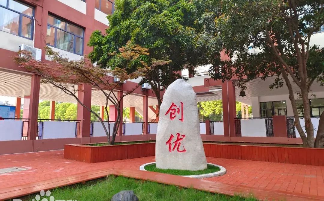 武汉市钢都中学是公立还是私立 是重点中学吗？