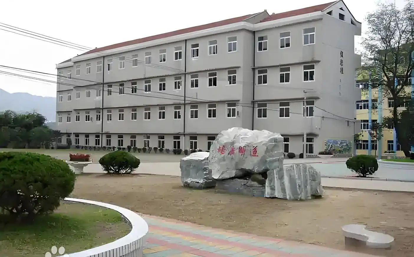 武汉市黄陂区第三中学校区在哪 在什么区？