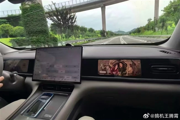 有望成30万级最畅销SUV 全新问界M7内饰曝光：独立三屏