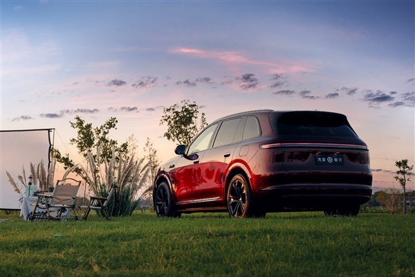 有望成30万级最畅销SUV 全新问界M7内饰曝光：独立三屏