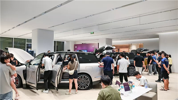 全新ES8开卖彻底扭转颓势！蔚来港股开盘大涨近15%