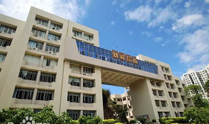 福建省厦门双十中学简介概况（建校历史、地址、师资、校训、环境）
