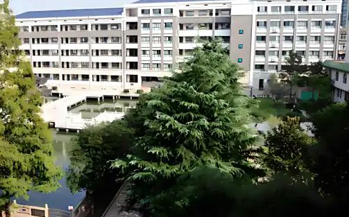 长沙市明德华兴中学是公立还是私立 是重点中学吗？