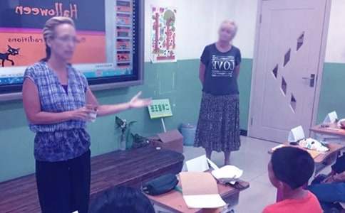 我的老师小学优秀作文300字（精选50篇）