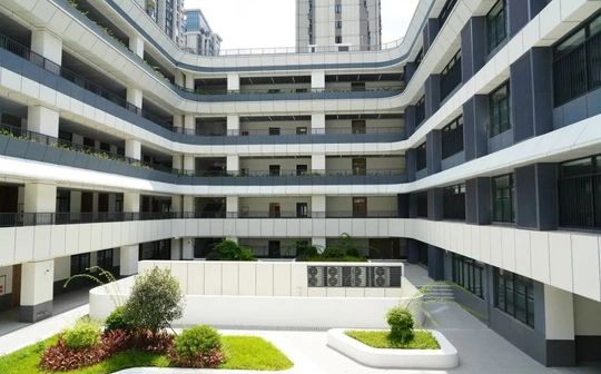 厦门市湖滨中学校区在哪 在哪个区？