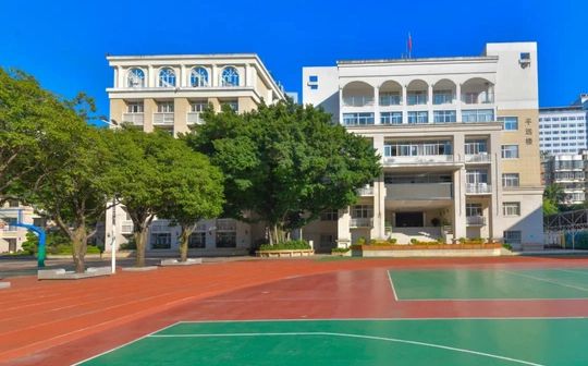 福建省福州屏东中学是公立还是私立,是重点中学吗？