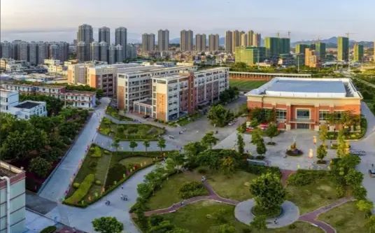 厦门市新店中学简介概况（建校历史、地址、师资、校训、环境）