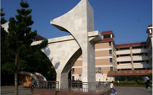 福州市马尾第一中学简介概况（建校历史、地址、师资、校训、环境）