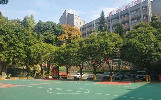 福建省福州第四中学是公立还是私立 是重点中学吗？