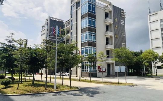 福州市鼓山中学是公立还是私立 是重点中学吗？