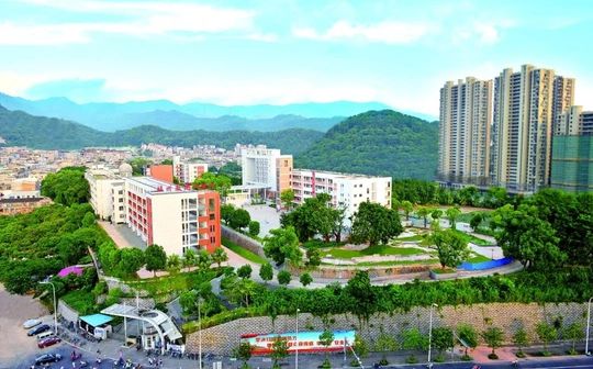 福州教育学院第二附属中学是公立还是私立 是重点中学吗？