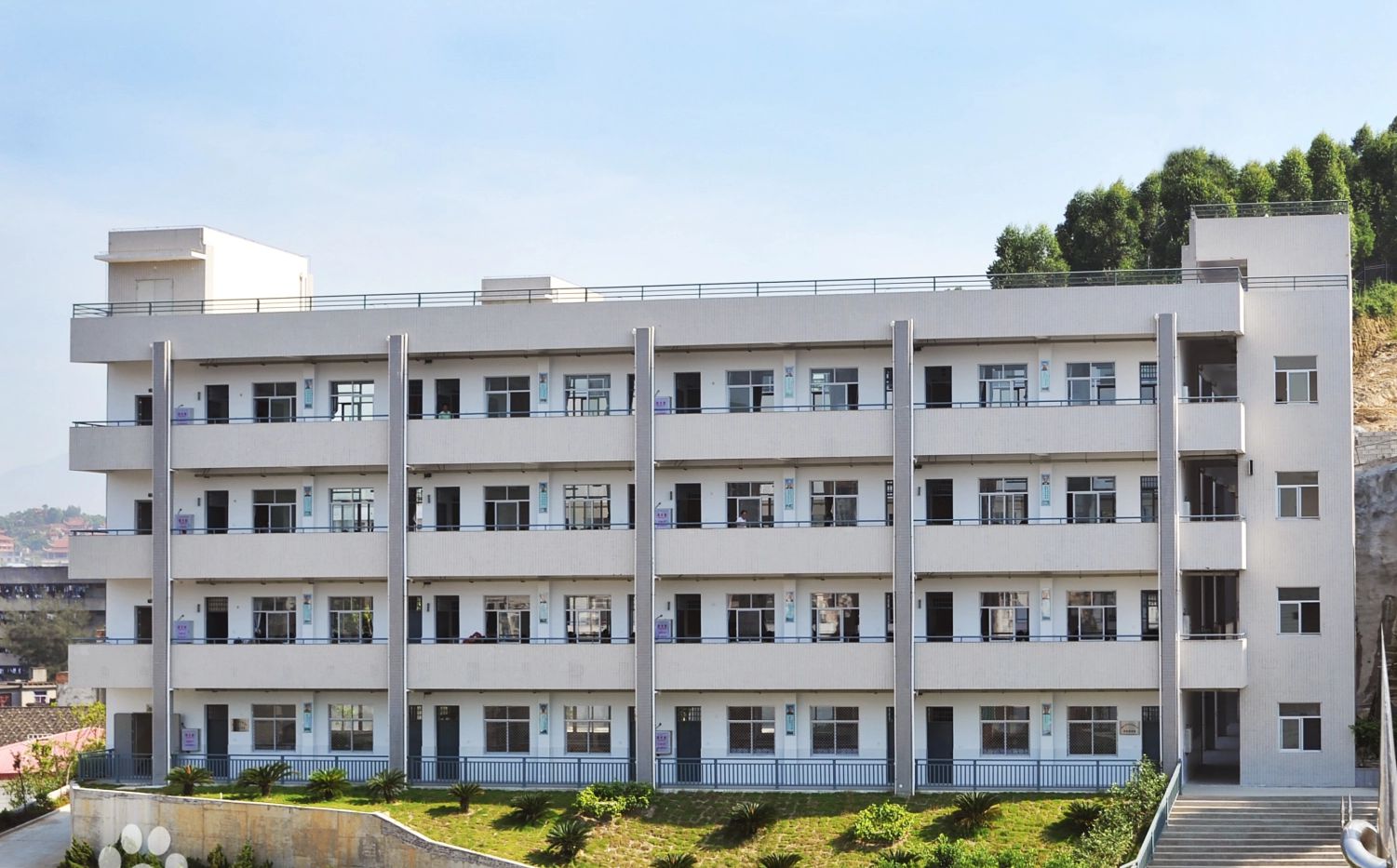 福建省长乐高级中学简介概况（建校历史、地址、师资、校训、环境）
