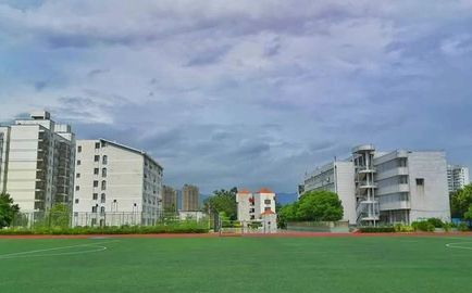 福建省长乐第二中学是公立还是私立,是重点中学吗？
