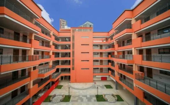 深圳市龙城高级中学简介概况（建校历史、地址、师资、校训、环境）