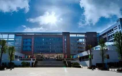 深圳市盐田高级中学简介概况（建校历史、地址、师资、校训、环境）