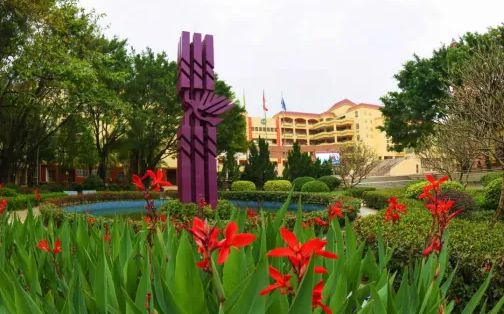 深圳市松岗中学校区在哪_在哪个区？
