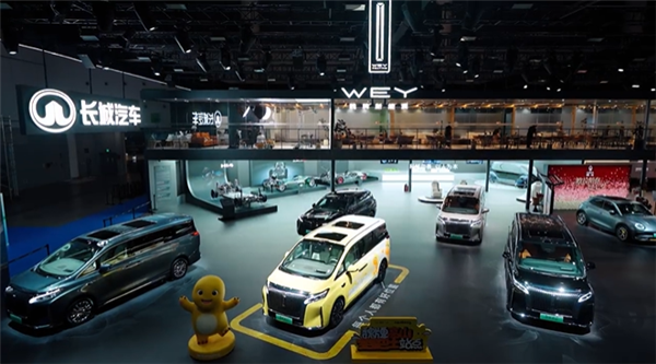 带娃神器实锤!魏牌高山7实车亮相 更有“奶龙”联名车衣