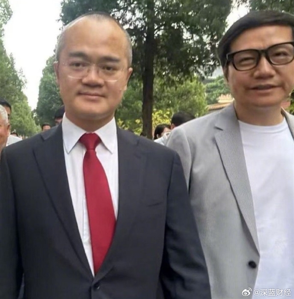 多位企业家参加阅兵观礼：美团王兴与雷军最新合照曝光 周鸿祎偶遇王小川