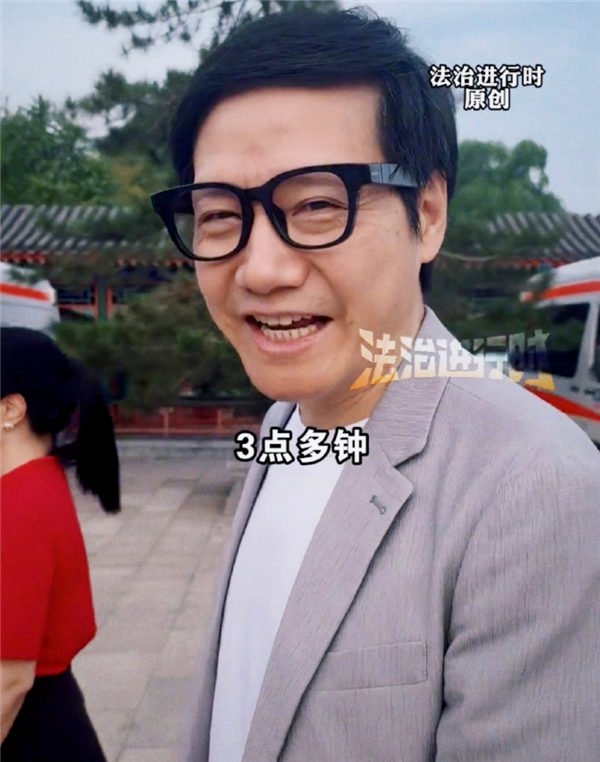 多位企业家参加阅兵观礼：美团王兴与雷军最新合照曝光 周鸿祎偶遇王小川