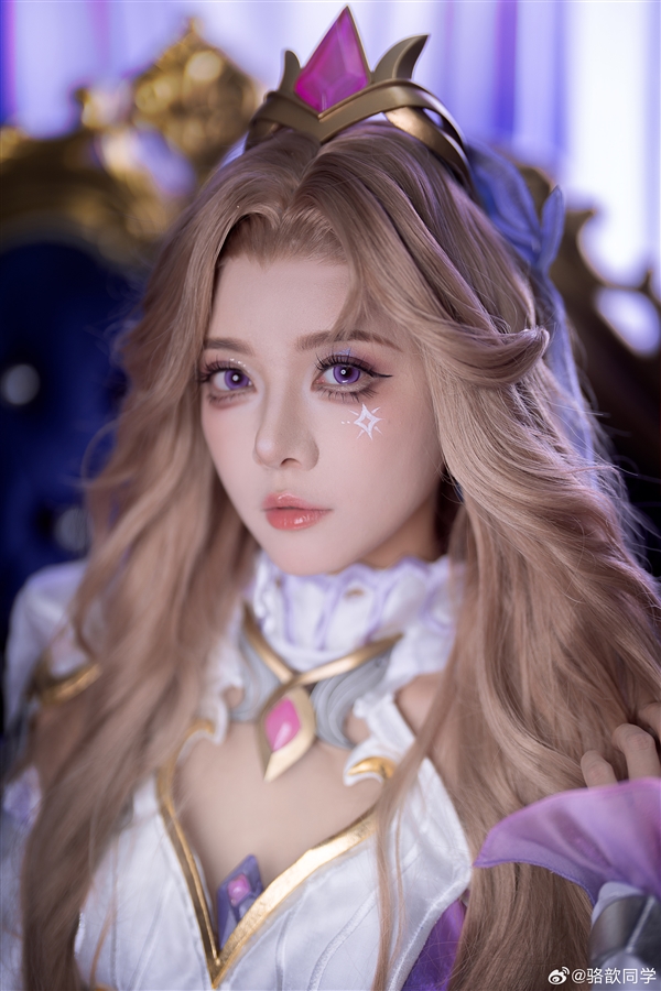 摄人心魄！《LOL》主持人骆歆水晶玫瑰女警COS美照