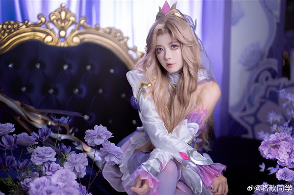 摄人心魄！《LOL》主持人骆歆水晶玫瑰女警COS美照