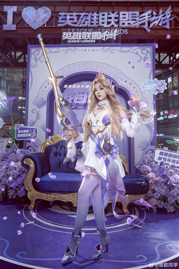 摄人心魄！《LOL》主持人骆歆水晶玫瑰女警COS美照