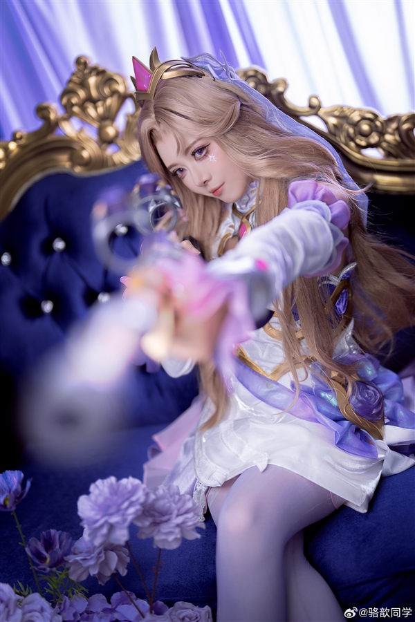 摄人心魄！《LOL》主持人骆歆水晶玫瑰女警COS美照