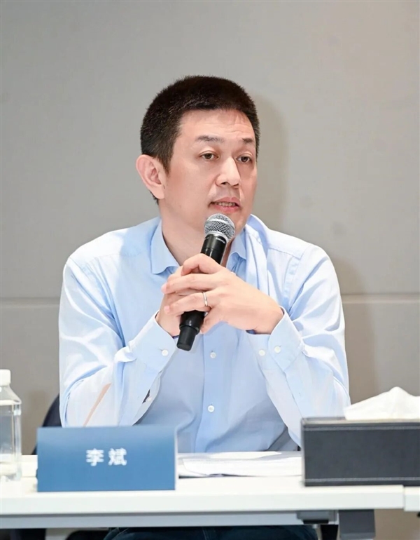 李斌最新闭门会:蔚来不那么头铁了 该听劝得听劝