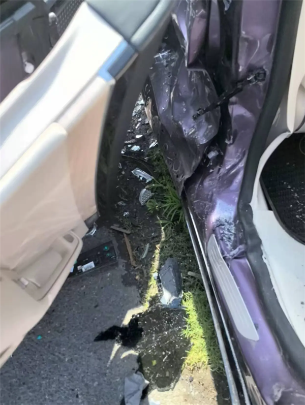 智界R7被大货车撞击致报废：护住了车主一家人