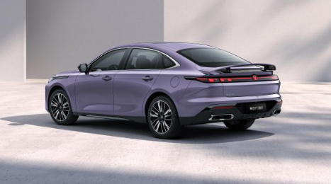 限时7.29万起带电动尾翼!第四代逸动上市 长安高管:未来至少35%用户继续选择燃油车