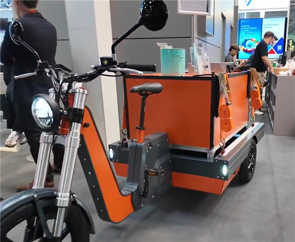 慕尼黑车展惊现电动三蹦子:可换电可模块化 更没有链条