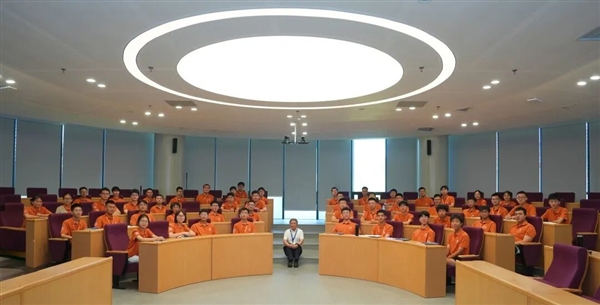 福耀科技大学新生第一课：王树国回应大一大二不上专业课