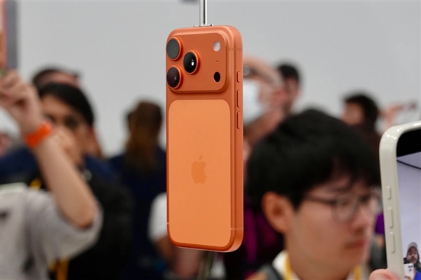 苹果iPhone 17挂绳卖479元 罗永浩吐槽：这么割韭菜很恶心 吃相很难看 臭不要脸