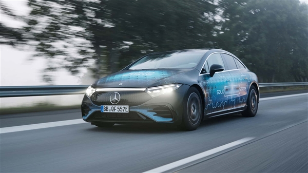 比油车还能跑!装上固态电池的奔驰EQS跑1205公里后还有电