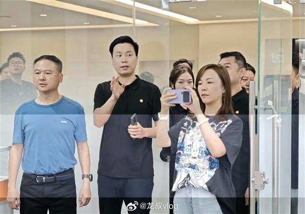 小米17 Pro Max官宣！三款机型命名和iPhone 17一模一样  雷军：全面对标iPhone 正面迎战