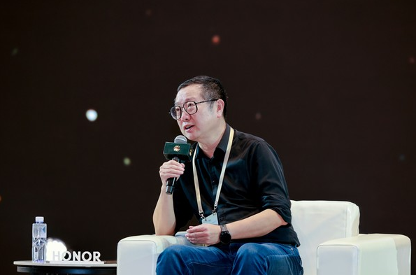 刘慈欣谈AI焦虑：我们并没有什么是AI不可替代的？