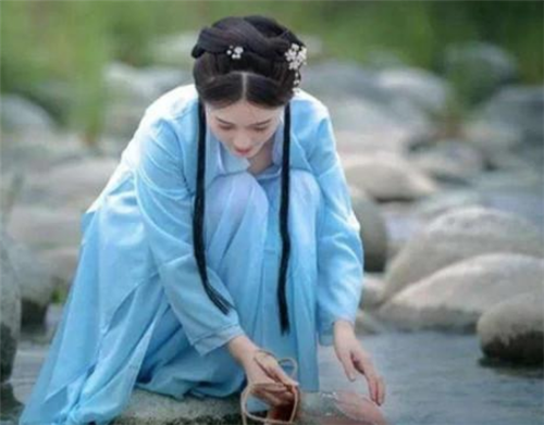古代女子投河自尽时都要在河边留一双绣花鞋 古代女子跳河自尽留一双绣花鞋原因